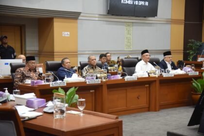 Ketua Komisi VIII DPR RI Marwan Dasopang saat Rapat Kerja Komisi VIII terkait dengan RUU tata kelola Haji dan Umroh. DPR Sepakat, Urusan haji dan umroh ditangani kementerian terpisah dari Kemenag. Foto: dok.
