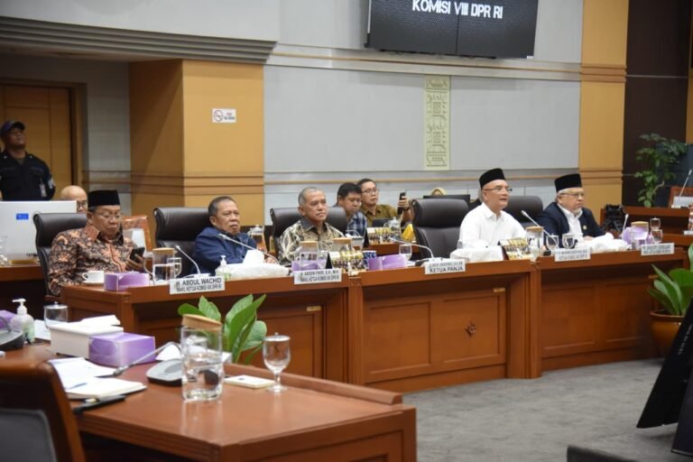Ketua Komisi VIII DPR RI Marwan Dasopang saat Rapat Kerja Komisi VIII terkait dengan RUU tata kelola Haji dan Umroh. DPR Sepakat, Urusan haji dan umroh ditangani kementerian terpisah dari Kemenag. Foto: dok.