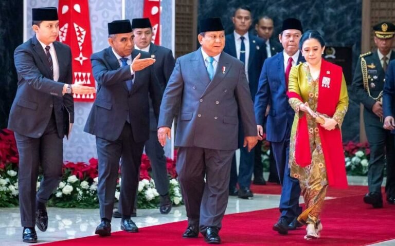 Presiden Prabowo merombak kabinet dengan mencopot lima menteri, termasuk Sri Mulyani dan Budi Arie. Langkah ini dinilai sebagai konsolidasi politik, sekaligus melepaskan bayang Jokowi. Publik menanti, apakah reshuffle ini akan bawa perubahan nyata atau sekadar ganti nama. Foto: dok.