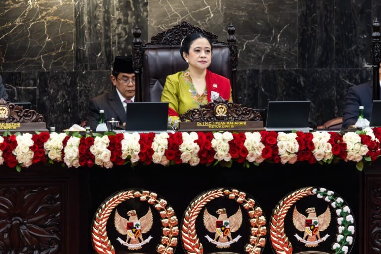 Puan Maharani dalam Sidang Bersama DPR-DPD RI 2025, Jumat (15/8/2025), Puan nggak cuma formalitas baca teks, tapi langsung nyentil soal intervensi kekuasaan di pemilu dan fenomena kritik kreatif netizen. Foto: dok.