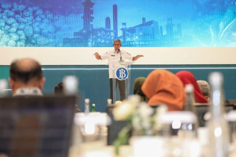 Sekda Jawa Tengah, Sumarno, dalam Forum Perumusan Analisis dan Rekomendasi Kebijakan (Pusaka) Jateng 2025, di Hotel Padma Semarang, Rabu (20/8/2025) yang diselenggarakan Bank Indonesia (BI) dan Ikatan Sarjana Ekonomi Indonesia (ISEI) Jawa Tengah. Foto: dok