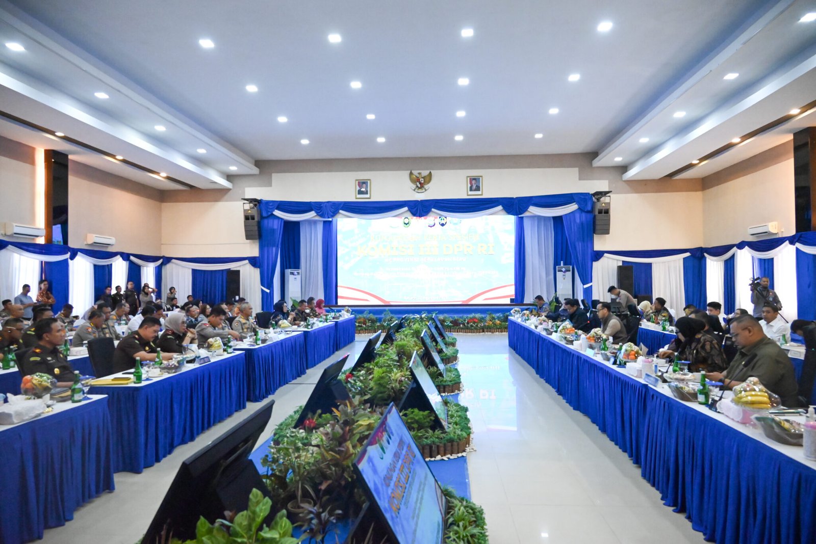 Suasana pertemuan Kunjungan Kerja Komisi III DPR RI ke Kepulauan Riau dalam rangka kunjungan spesifik terkait RUU KUHAP. Foto: dok.