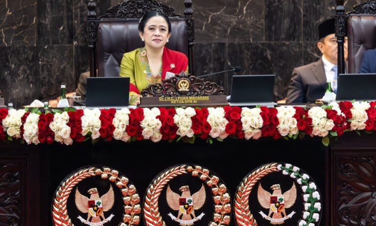Ketua DPR RI Puan Maharani tampil elegan saat menyambut Ketua Parlemen ASEAN pada sidang tahunan DPR-MPR.