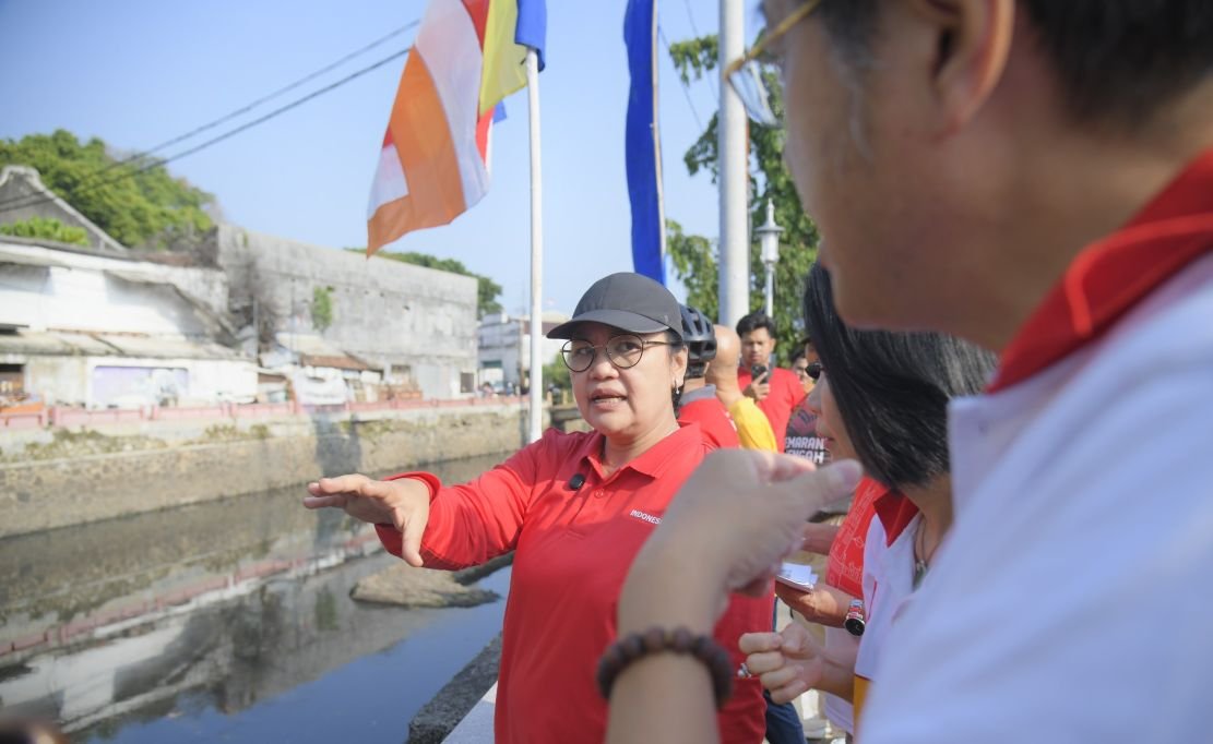 Wali Kota Semarang, Agustina Wilujeng Pramestuti, ngegowes bareng jajaran OPD, sambil meninjau penataan Kawasan Kota Lama Semarang dan Kali Semarang, pada Minggu (24/8).