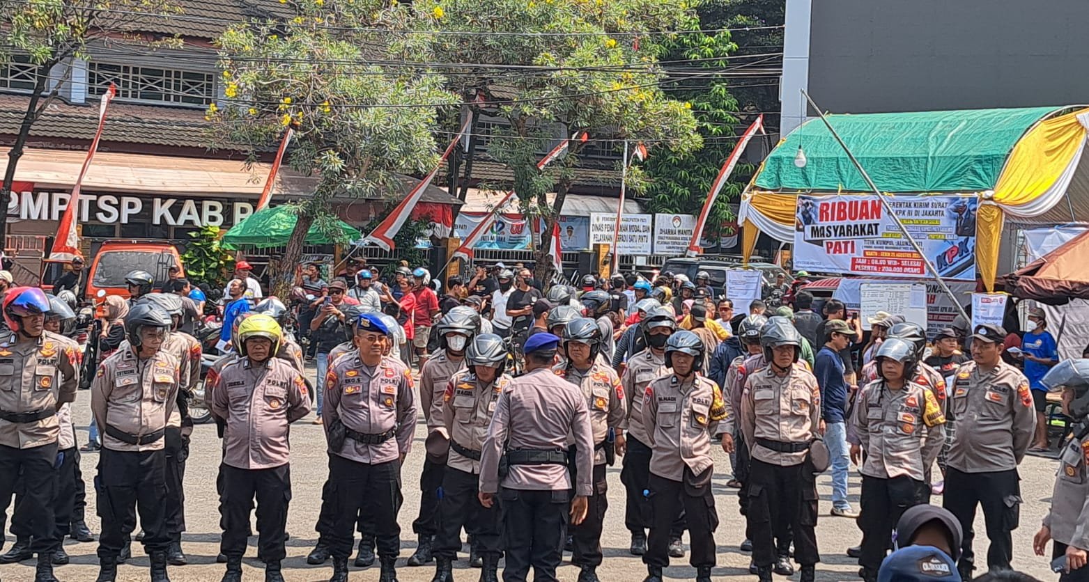 Polisi apel siaga sebelum diturunkan untuk pantau aksi warga Pati surati KPK.