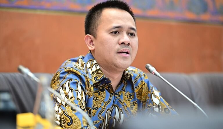 Mufti Anam, anggota Komisi VI DPR RI, menyoroti kondisi kritis industri gula nasional akibat praktik mafia dan kebijakan impor yang tak berpihak pada petani.