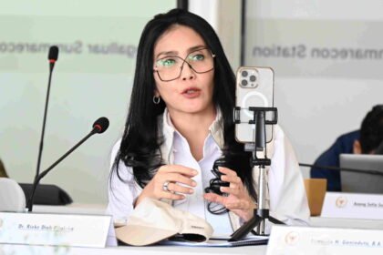 Anggota Komisi VI DPR RI Rieke Diah Pitaloka saat rapat dengar pendapat dengan akademisi terkait dengan pembahasan RUU BUMN. Foto: dok.