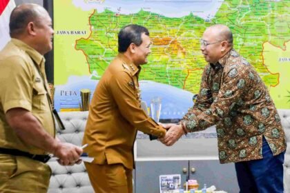 DPD Himpunan Pengembang Permukiman dan Perumahan Rakyat (Himperra) Jawa Tengah sowan ke Gubernur Ahmad Luthfi, Senin (15/9/2025). Merka curhat soal banyaknya hambatan di lapangan. Dalam curhatnya, Himperra menuturkan, para pengembang sudah siap tancap gas bangun rumah subsidi, tapi kalau urusan izin masih bertele-tele.Foto: dok/humas