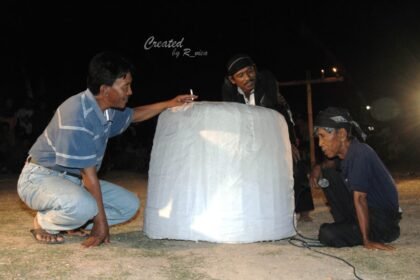 Kesenian Laesan dari Rembang. Kabupaten Rembang akan tampil di Anjungan Jawa Tengah, TMII Jakarta pada 8 Oktober 2025. Salah satu penampilan utama adalah Laesan, seni tradisional Lasem yang sarat mistik dan filosofi. Pentas ini jadi langkah strategis pelestarian budaya lokal sekaligus memperkenalkan Rembang ke panggung nasional.