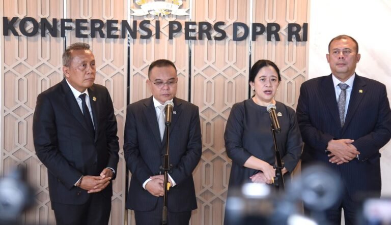 Ketua DPR RI Dr. HC. Puan Maharani bersama Wakil Ketua DPR RI Sufmi Dasco, Saan Musthofa dan Cucun Ahmad Syamsurijal saat memberikan keterangan kepada awak media soal evaluasi MBG di Senayan Jakarta. Foto: dok.