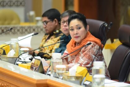 Ketua Komisi IV DPR RI Siti Hediati Soeharto saat memimpin Rapat Kerja Komisi IV dengan Menteri Kelautan dan Perikanan, Rabu (3/9/2025). Foto: dok.