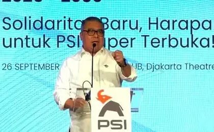 Mantan Wakil Ketua Umum DPP Partai Nasdem Ahmad Ali memberikan sambutan usai dilantik sebagai Ketua Harian DPP PSI di Djakarta Theater, Jakarta, Jumat (26/9/2025). Foto: dok.