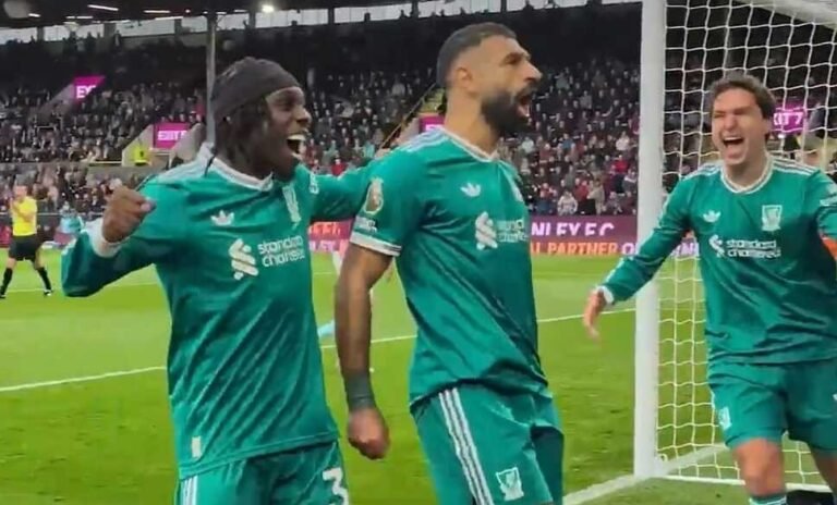 Mohamed Salah penyerang Liverpool merayakan gol semata wayangnya ke gawang Burnley. Hingga pekan ke-4 Premier League 2025-2026, The Red masih kokoh dipuncak klasemen dengan nilai sempurna.