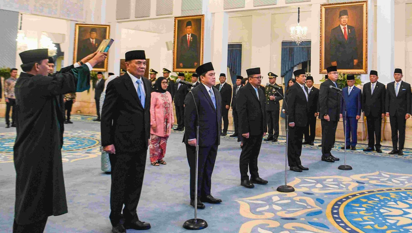 Para Menteri, Wakil Menteri dan sejumlah Kepala Lembaga Pemerintah yang baru saja dilantik Presiden Prabowo Subianto di Istana Negara, Rabu (17/9/2025). Foto: dok/biropers)
