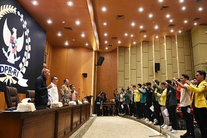 Para pimpinan mahasiswa dari berbagai kampus di Indonesia saat menyampaikan tuntutan 17 plus 8 kepada pimpinan DPR RI awal September 2025