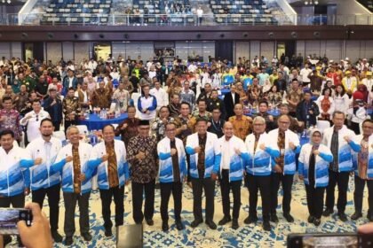 Pomnas XIX 2025 resmi digelar di Semarang dan Surakarta, Jawa Tengah, mulai 19–27 September. Sebanyak 3.065 atlet dari 36 provinsi siap berlaga di 17 cabor dan 4 eksibisi. Ajang ini jadi ruang ekspresi mahasiswa untuk berprestasi, menjunjung sportivitas, dan memperkuat persatuan bangsa lewat semangat olahraga. Foto: dok.