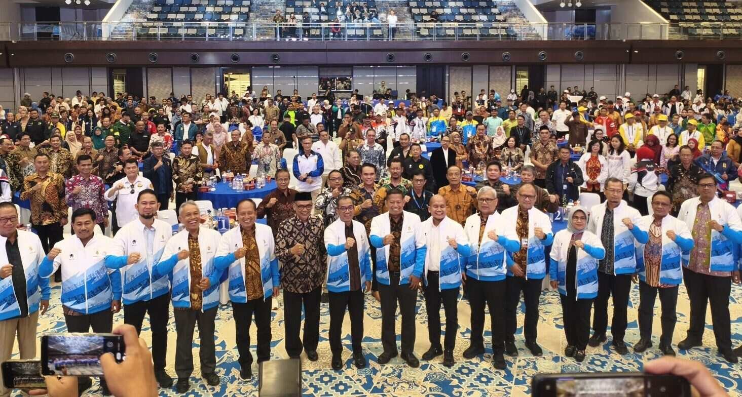 Pomnas XIX 2025 resmi digelar di Semarang dan Surakarta, Jawa Tengah, mulai 19–27 September. Sebanyak 3.065 atlet dari 36 provinsi siap berlaga di 17 cabor dan 4 eksibisi. Ajang ini jadi ruang ekspresi mahasiswa untuk berprestasi, menjunjung sportivitas, dan memperkuat persatuan bangsa lewat semangat olahraga. Foto: dok.
