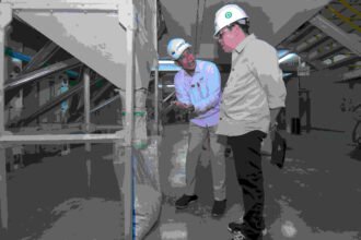 Pimpinan Panja Penyerapan Gabah dan Jagung Komisi IV DPR RI Alex Indra Lukman dalam kunjungan kerja Komisi IV ke Gudang Bulog Subang Foto: dok/ist.