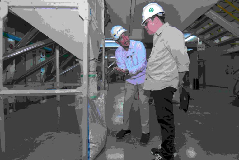 Pimpinan Panja Penyerapan Gabah dan Jagung Komisi IV DPR RI Alex Indra Lukman dalam kunjungan kerja Komisi IV ke Gudang Bulog Subang Foto: dok/ist.