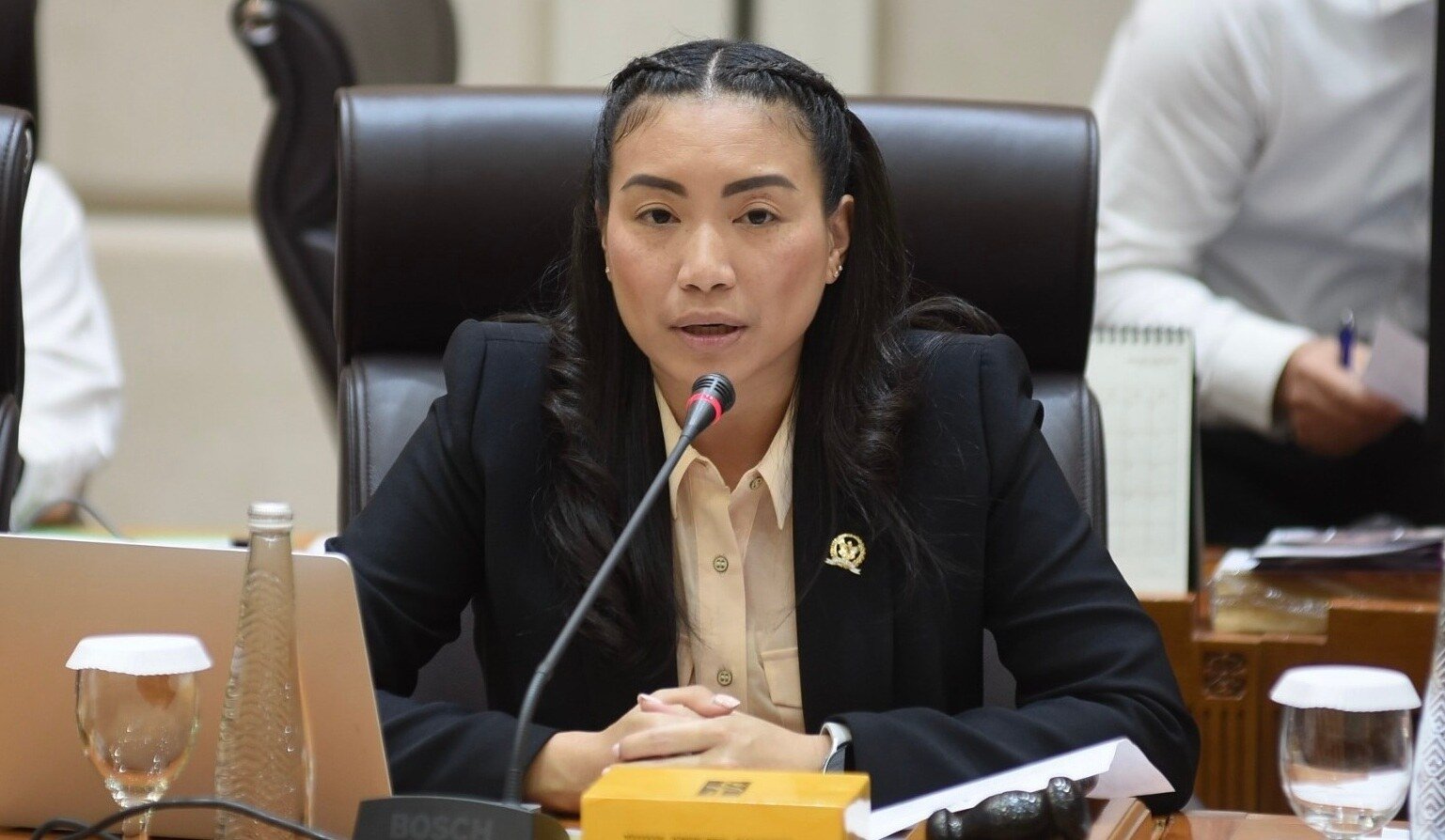 Rahayu Saraswati resmi mundur dari DPR RI usai permintaan maaf atas pernyataan kontroversial soal “mental kolonial” terkait lapangan kerja., Rabu (10/9/2025).