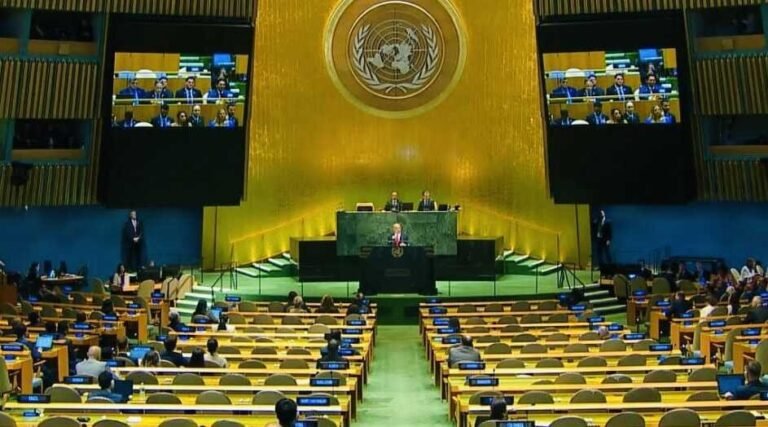 Suasana Sidang Umum PBB yang kosong karena ditinggal para diplomat daru negara peserta saat PM Israel Benjamin Netanyahu menyampaikan pidato