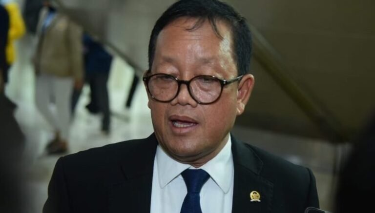 Wakil Ketua Komisi XII DPR RI Sugeng Suparwoto menegaskan pembangunan energi tak boleh mengorbankan rakyat sekitar proyek. Kasus PLTU Tanjung Jati B jadi sorotan karena memicu jalan rusak hingga sawah petani tak produktif. Foto: dok.