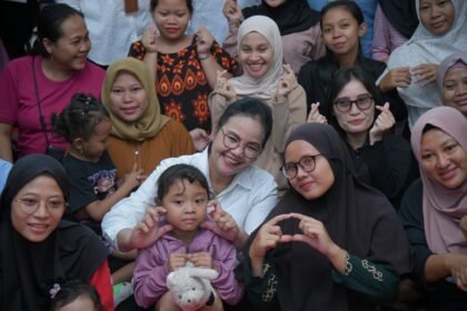 Wali Kota Semarang Agustina Wilujeng secara resmi meluncurkan program kece bernama KELUARGA CEMARA, Rabu (10/9/2025). Foto: dok/humas