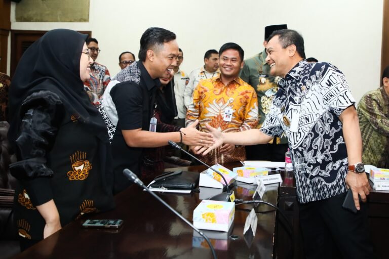 Gubernur Jateng ngumpulin bupati hingga wali kota bahas soal tunjangan anggota dewan, Kamis (11/9/2025). (bae)
