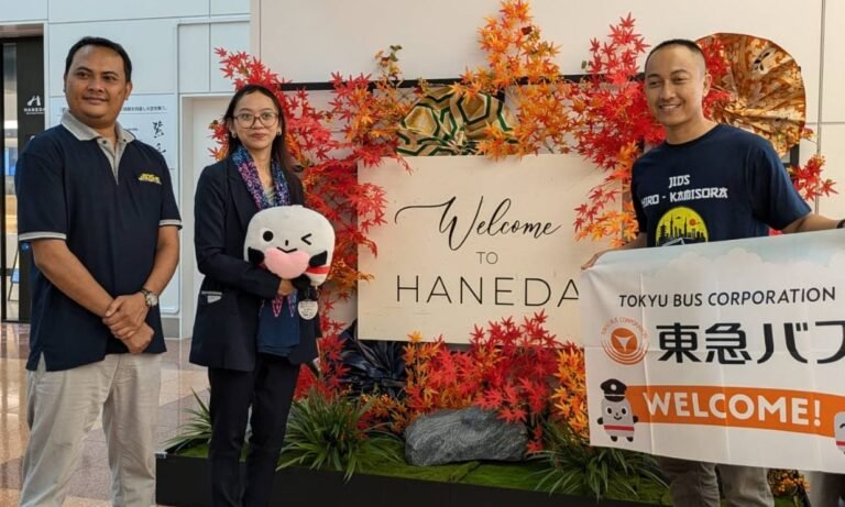 Tiga kandidat driver bus profesional lulusan JIDS yang diselenggarakan LPK Hiro-LPK Kamisora, tiba di Jepang. Mereka akan bekerja di perusahaan transportasi Tokyu Bus Corporation.
