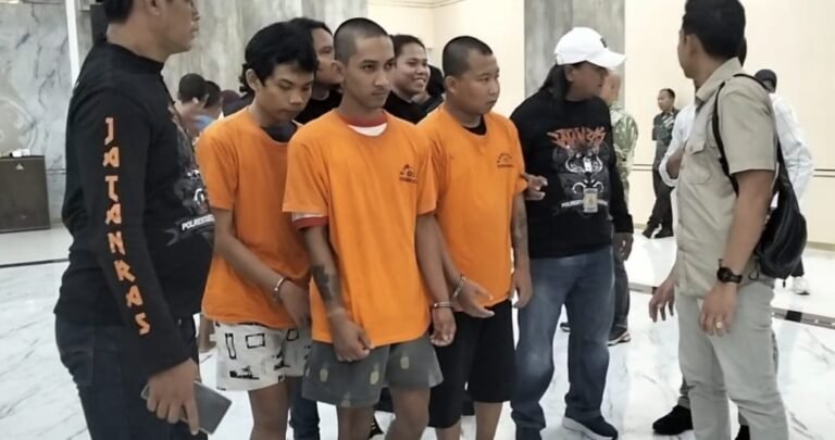 Pelaku pembakaran saat demo tertangkap, mereka dihadirkan dalam konferensi pers di Mapolda Jateng, Jumat (17/9/2025). (istimewa)