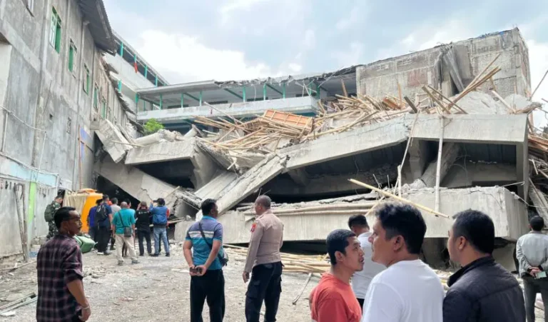 Musala Ponpes Al Khoziny Sidoarjo, Jatim, roboh.
