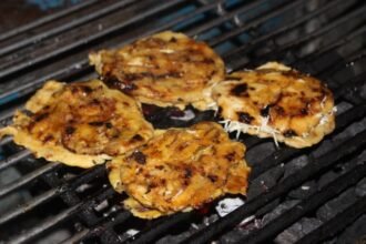 ILustrasi Pisang Plenet khas Semarang.