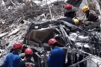 Tim Sar Sidoarjo sedang mengevakuasi reruntuhan bangunan Ponpes Al Khoziny Buduran Sidoarjo Jawa Timur yang ambruk. dari 42 ribu pesantren se_indonesia, hanya 51 pesantren yang bangunannya memiliki ijin atau legal. Foto: dok/PemkabSidoarjo