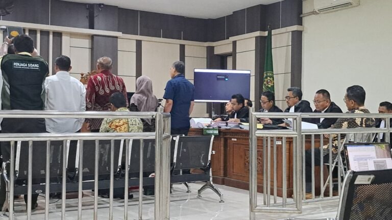Saksi-saksi sidang korupsi BUMD Cilacap diambil sumpah.