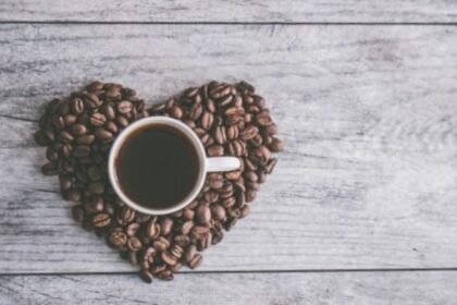 Ilustrasi secangkir kopi.