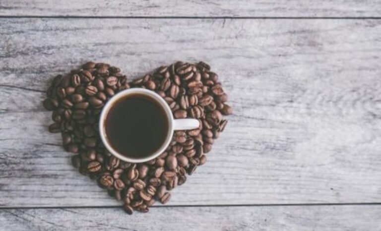 Ilustrasi secangkir kopi.