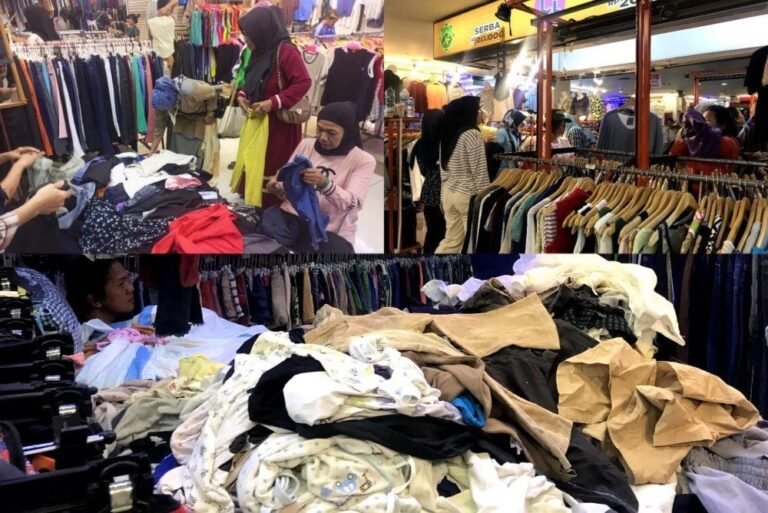 Ilustrasi warga sedang memilih baju bekas impor.