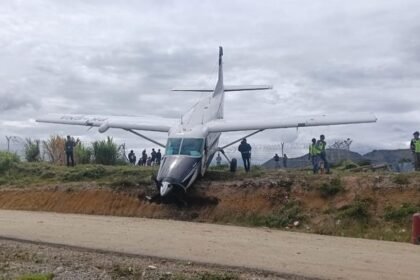 Pesawat Smart Air yang ngangkut bahan makanan tergelincir atau terpeleset di Lanny Jaya, Papua Pegunungan, beruntung tak ada korban jiwa dalam peristiwa ini.