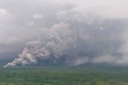 Erupsi Gunung Semeru.