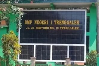 SMPN 1 Trenggalek yang lagi viral.