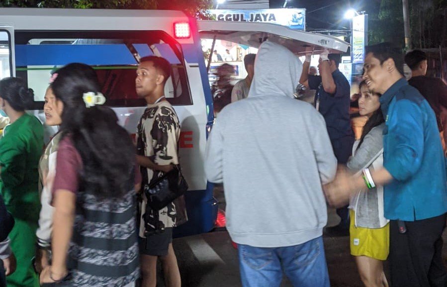 Evakuasi korban kecelakaan di Ngaliyan, Semarang.