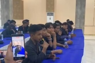 Mahasiswa Untag audiensi usai aksi mendesak pengusutan kasus kematian Levi, dosennya, Rabu (19/11/2025).