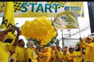 Ratusan warga dan kader Golkar tumplek blek ikut Yellow Fun Walk, bareng Wakil Ketua DPRD Jateng, Muhammad Saleh, Minggu (22/11).