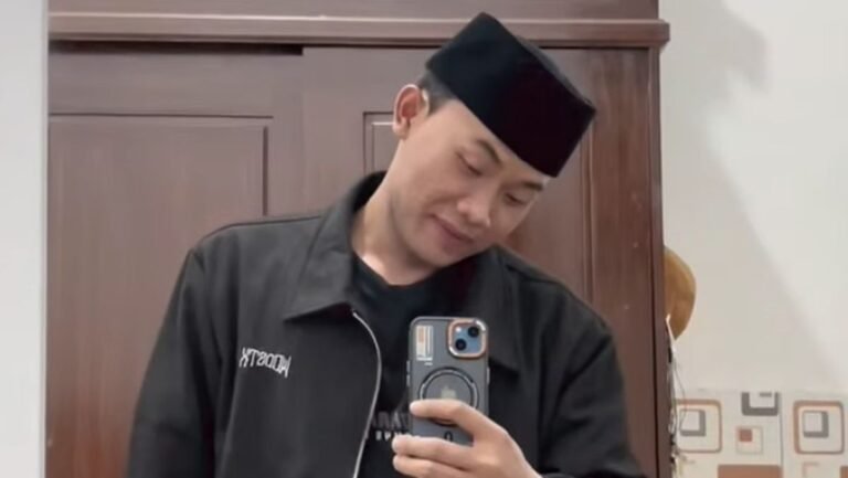 Mohammad Elham Yahya Al-Maliki atau Gus Elham.