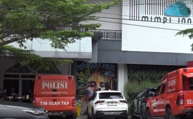 Polisi lakukan olah TKP kematian dosen muda Untag Semarang, di kostel Mimpi In.