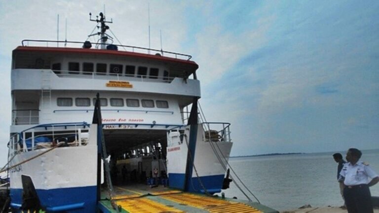 Ilustrasi KMP Siginjai dengan rute Jepara-Karimunjawa.