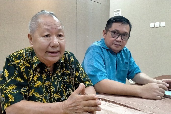 Ketua Apindo Jateng, Frans Kongi (kiri).