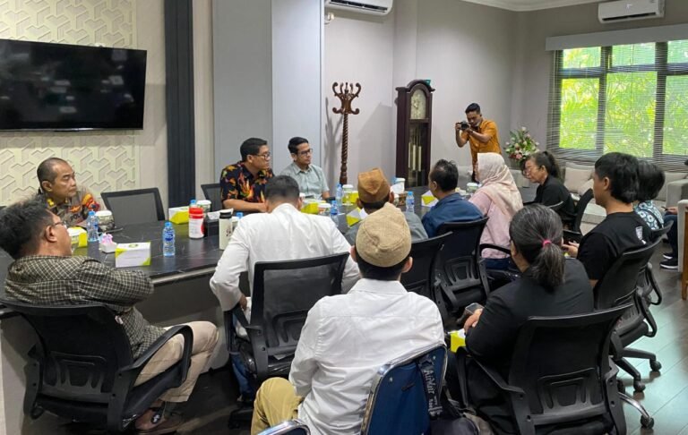 Sejumlah tokoh ajukan permohonan penangguhan penahanan aktivis Semarang, Jumat (5/12/2025). 