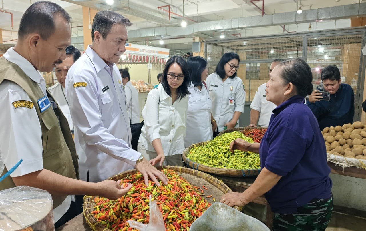 TPID Jateng gelar operasi pasar untuk kendalikan harga cabai yang makin pedas.