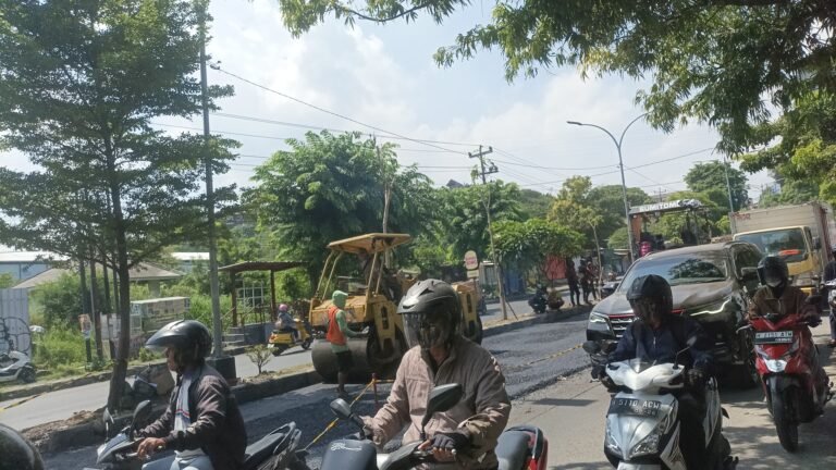 Jl. Ngaliyan raya macet Rabu (17/12/25). (dul)